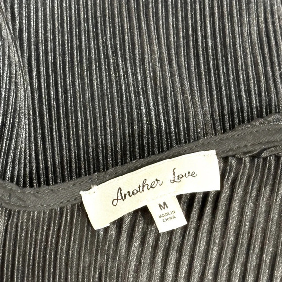 Another Love Metallic Blouse NWT - Picture 6 of 6